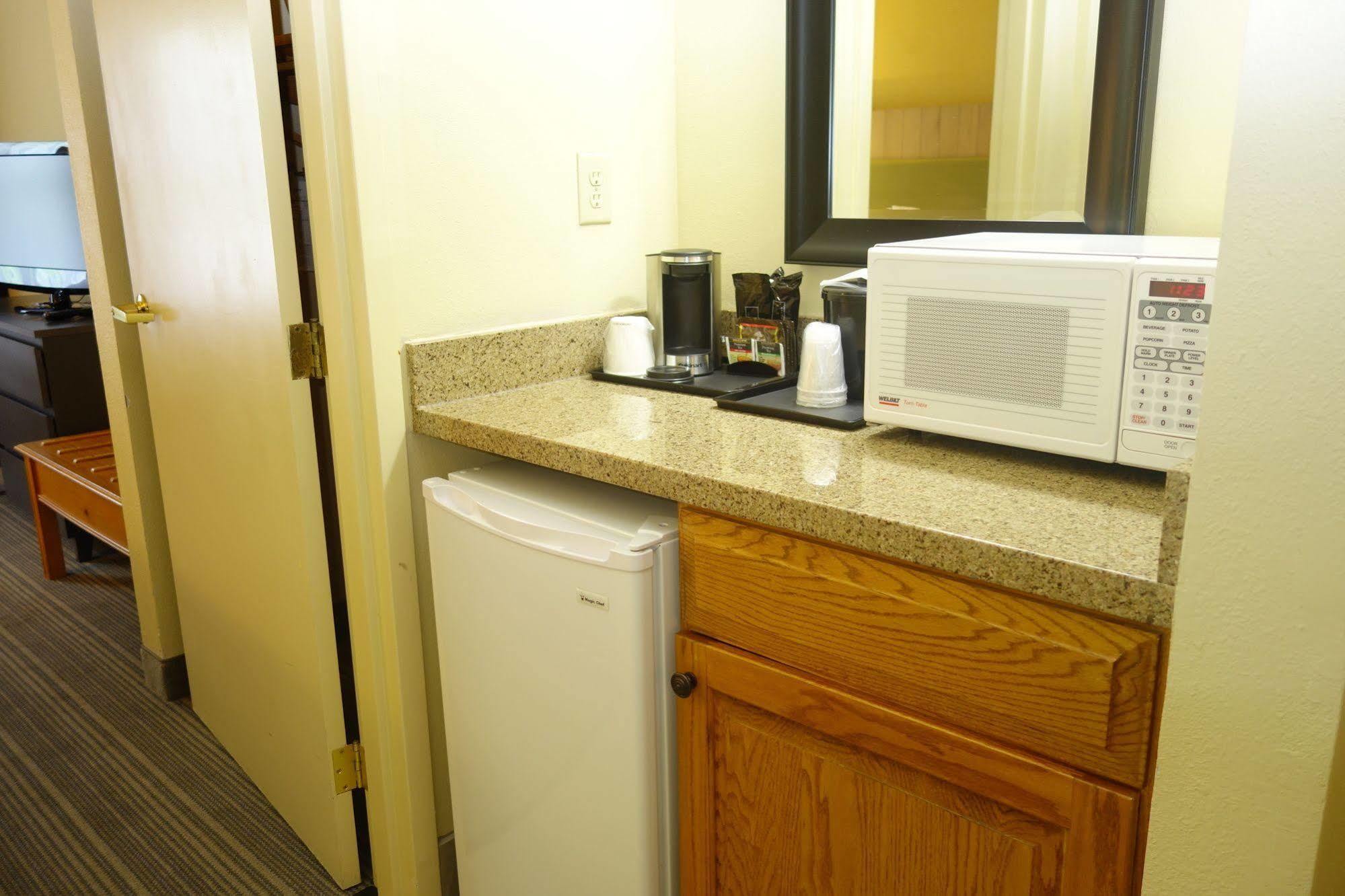 Country Inn & Suites By Radisson, Burlington Elon , Nc Dış mekan fotoğraf
